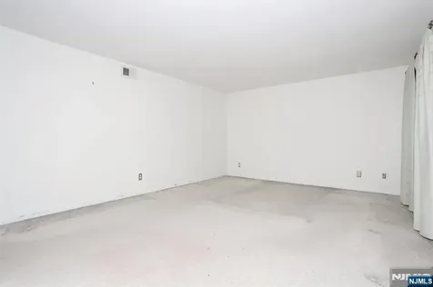 517 Pine Hill Road Leonia NJ 07605