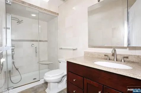 517 Pine Hill Road Leonia NJ 07605