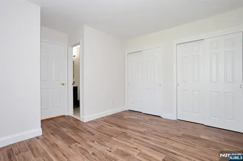 517 Pine Hill Road Leonia NJ 07605