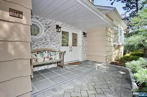517 Pine Hill Road Leonia NJ 07605