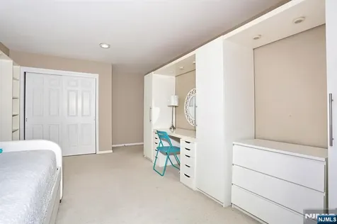 517 Pine Hill Road Leonia NJ 07605