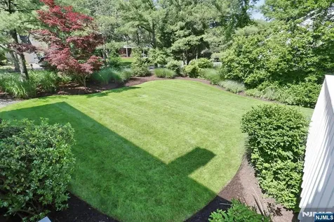 517 Pine Hill Road Leonia NJ 07605