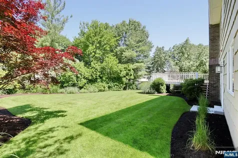 517 Pine Hill Road Leonia NJ 07605