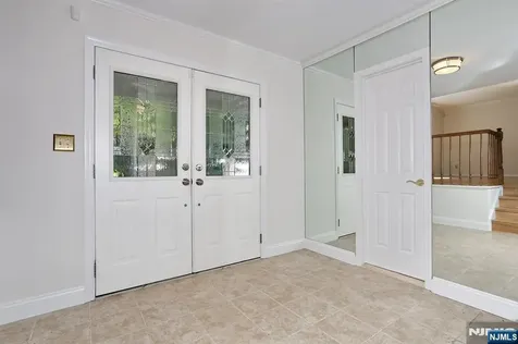 517 Pine Hill Road Leonia NJ 07605