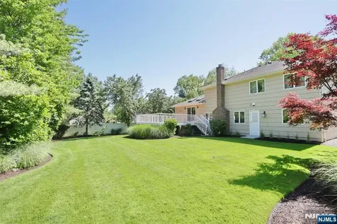 517 Pine Hill Road Leonia NJ 07605