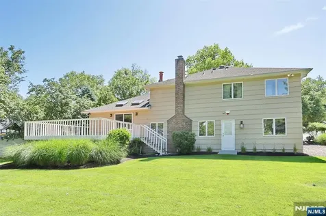 517 Pine Hill Road Leonia NJ 07605