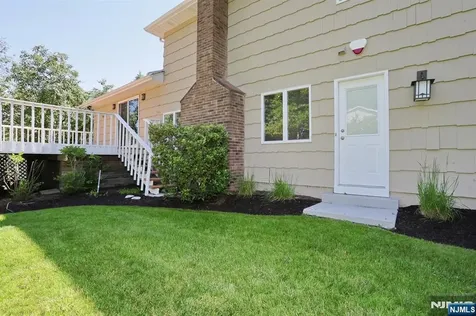 517 Pine Hill Road Leonia NJ 07605