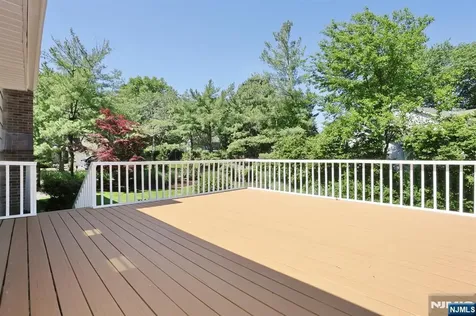 517 Pine Hill Road Leonia NJ 07605