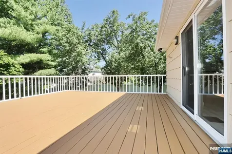 517 Pine Hill Road Leonia NJ 07605