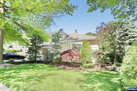517 Pine Hill Road Leonia NJ 07605