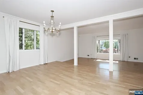 517 Pine Hill Road Leonia NJ 07605