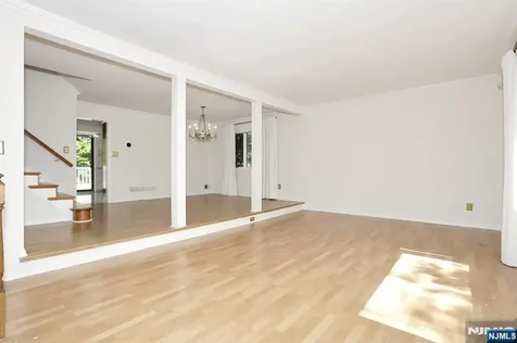 517 Pine Hill Road Leonia NJ 07605