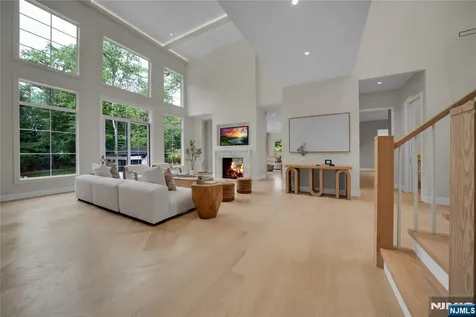 165 Hickory Lane Closter NJ 07624