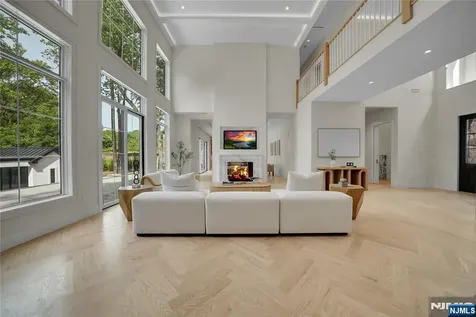 165 Hickory Lane Closter NJ 07624