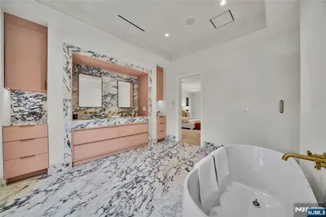 165 Hickory Lane Closter NJ 07624