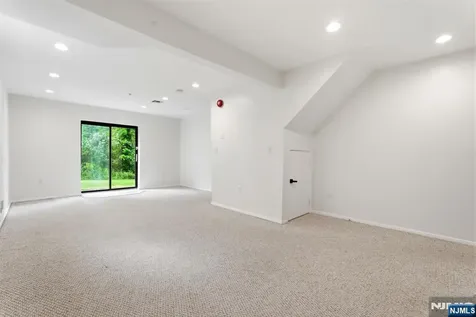 9 Paris Circle West Orange NJ 07052