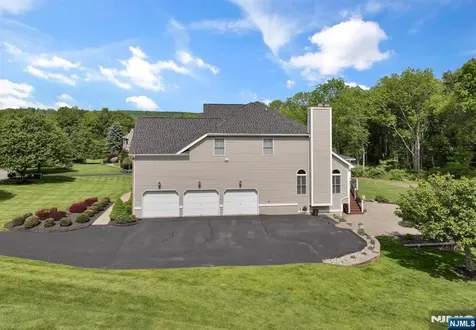 16 Saint Andrews Court Mount Olive Township NJ 07836