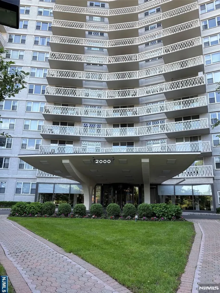 2000 Linwood Avenue Fort Lee NJ 07024