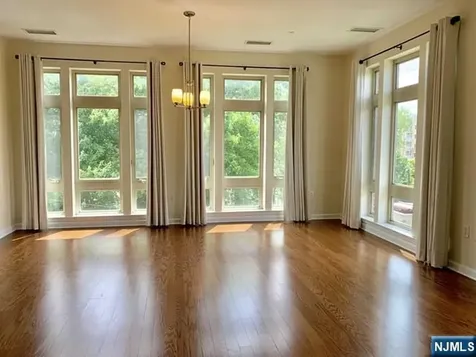 3325 Riverview Avenue Englewood NJ 07631