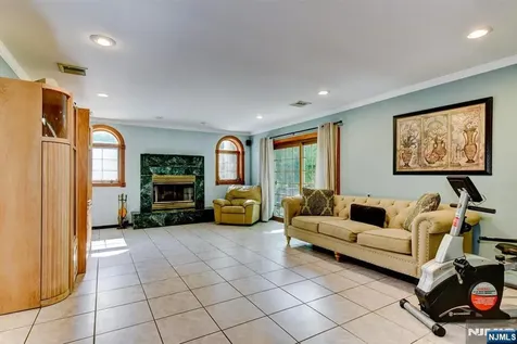 11 Yellow Brick Road Wayne NJ 07470