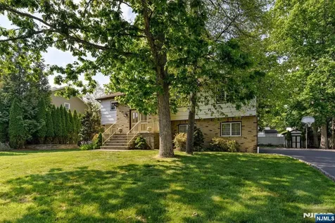 11 Yellow Brick Road Wayne NJ 07470
