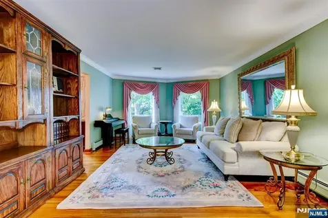 11 Yellow Brick Road Wayne NJ 07470