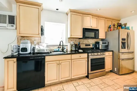 532 2nd Street Carlstadt NJ 07072