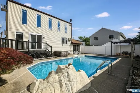 532 2nd Street Carlstadt NJ 07072