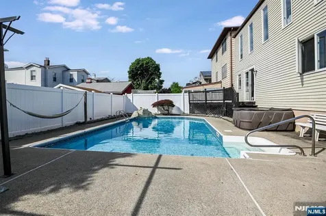 532 2nd Street Carlstadt NJ 07072