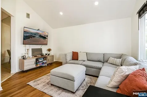 532 2nd Street Carlstadt NJ 07072