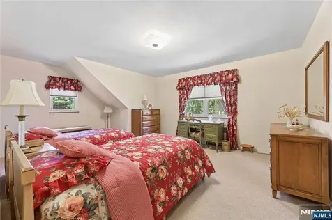 1 S Park Drive Tenafly NJ 07670
