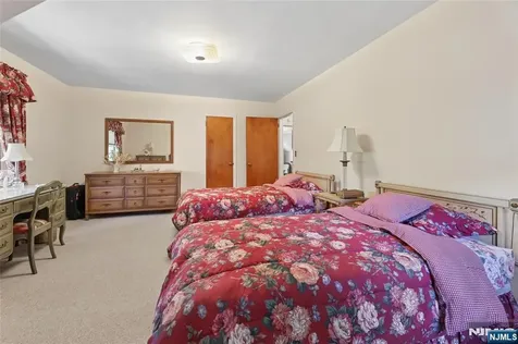 1 S Park Drive Tenafly NJ 07670