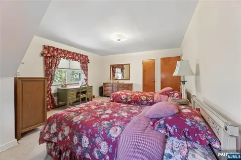 1 S Park Drive Tenafly NJ 07670