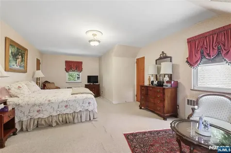 1 S Park Drive Tenafly NJ 07670