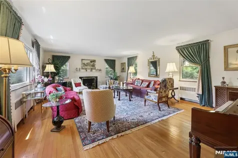 1 S Park Drive Tenafly NJ 07670