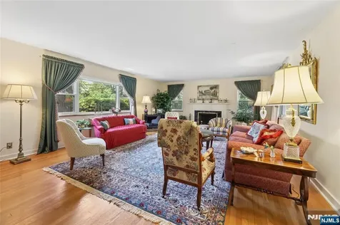 1 S Park Drive Tenafly NJ 07670