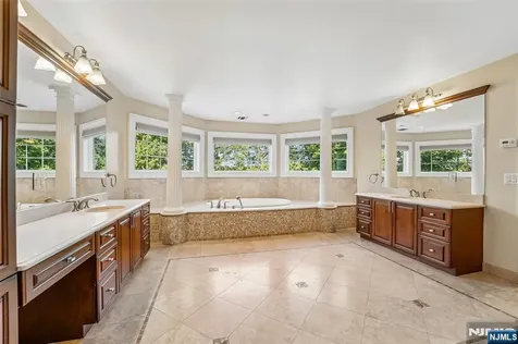 35 Franklin Turnpike Allendale NJ 07401