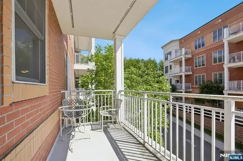 5211 Pointe Gate Drive Livingston NJ 07039
