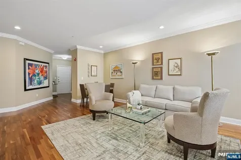 5211 Pointe Gate Drive Livingston NJ 07039