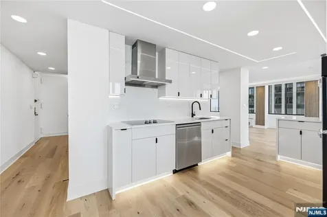 300 Winston Cliffside Park NJ 07010