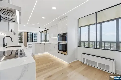 300 Winston Cliffside Park NJ 07010