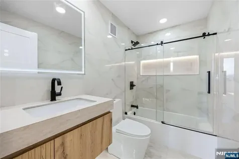 300 Winston Cliffside Park NJ 07010