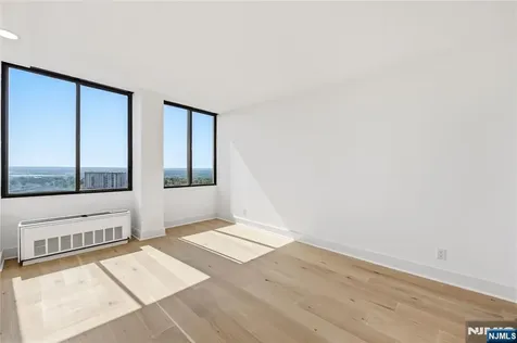 300 Winston Cliffside Park NJ 07010