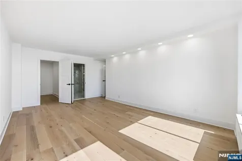 300 Winston Cliffside Park NJ 07010