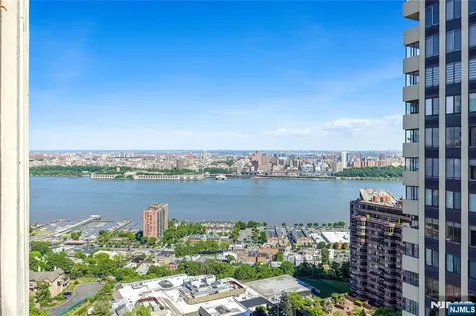 300 Winston Cliffside Park NJ 07010