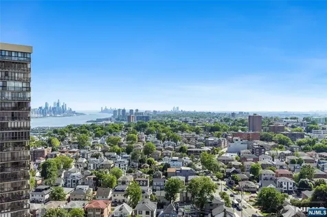 300 Winston Cliffside Park NJ 07010