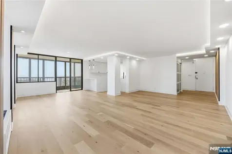 300 Winston Cliffside Park NJ 07010