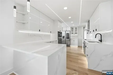 300 Winston Cliffside Park NJ 07010