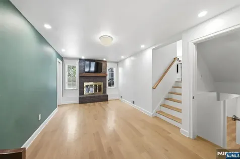 13 Dogwood Court Paramus NJ 07652
