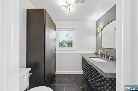 13 Dogwood Court Paramus NJ 07652
